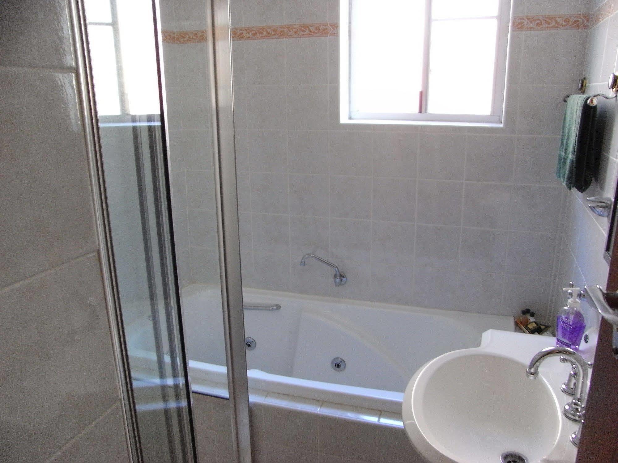 Lavender House Bed & Breakfast Entrance Екстер'єр фото
