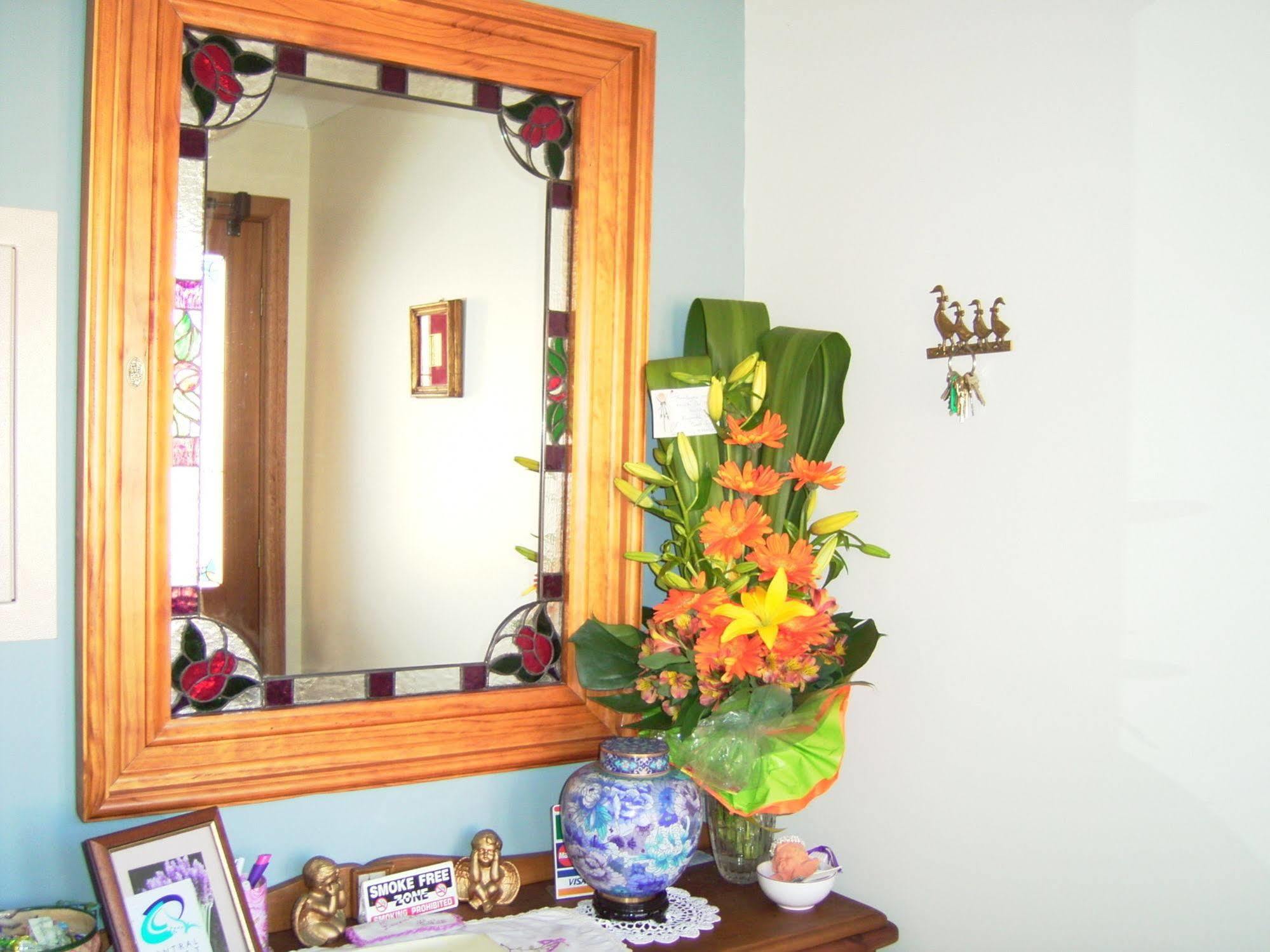 Lavender House Bed & Breakfast Entrance Екстер'єр фото
